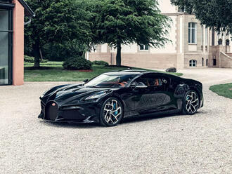 Jediné auto na světě za 10 milionů eur vyjelo do ulic. Curychem projelo Bugatti La Voiture Noire