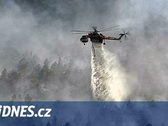 Zkoušeli „házet“ vodu i s nádržemi. Zajímavé kapitoly leteckého hašení