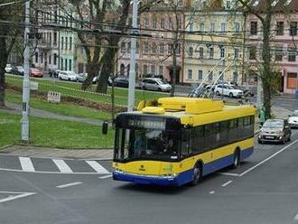 Zvýšíme počty moderních nízkoemisních vozidel ve veřejné správě - Bartoš