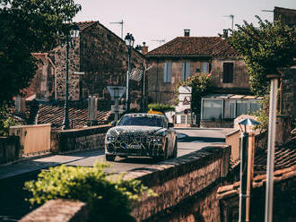 Elektromobil Rolls-Royce Spectre se testuje na Francouzské riviéře