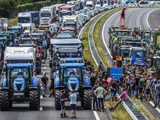 Zemědělci už neblokují jen dálnice traktory, v Německu začínají bojkotovat VW kvůli jeho pokrytectví