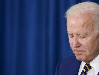 „Stredoveké peklo“: Biden odsúdil Trumpa za nečinnosť pri útoku na Kapitol