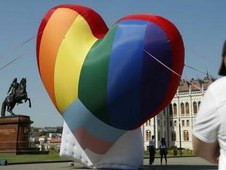 EK žaluje Maďarsko pre diskrimináciu LGBTIQ ľudí a postoj ku Klubrádiu