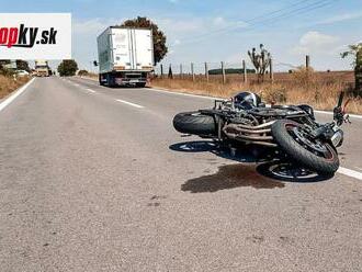 Tragická dopravná nehoda neďaleko Nových Zámkov: O život 29-ročný motocyklista