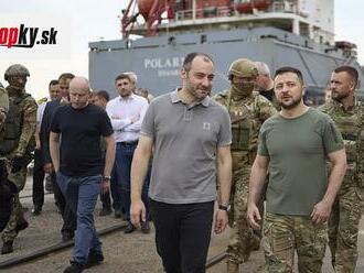 FOTO Zelenskyj dohliadal na naloženie prvej lode ukrajinským obilím určeným na vývoz