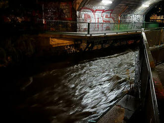 V souvislosti s deštěm hasiči zasahovali u desítek událostí v několika krajích