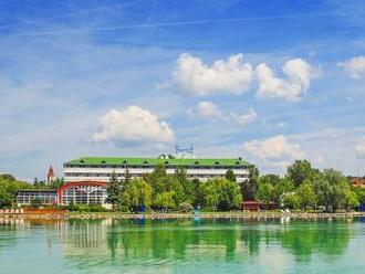 Balaton: 4* Hotel Marina-Port s wellness, súkromnou plážou pri jazere s lehátkami a polpenziou + dieťa zdarma