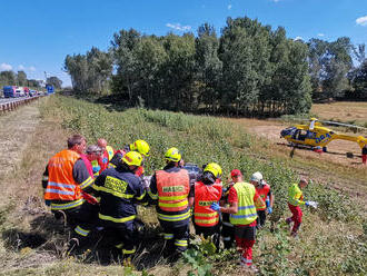 Za Svorem, směrem na Nový Bor, došlo k nehodě osobního vozidla a motorky. Hasiči provedli zasypání…