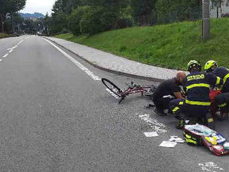 Cyklistka se v Králíkách na Orlickoústecku střetla s motocyklistou. Zraněné cyklistce poskytli…