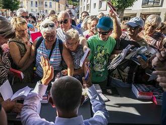 Zlaskavělý Babiš vyrazil do severních Čech. Čekalo ho méně odpůrců a pískání - a on tentokrát neštval své voliče proti Ukrajincům