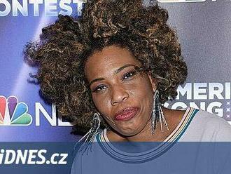 Změna intimních partií z vás ženu neudělá, míní zpěvačka Macy Gray