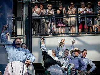 VIDEO: Slovensko, Srbsko, Mallorca, Folklor bez hranic roztančil ostravský Jih