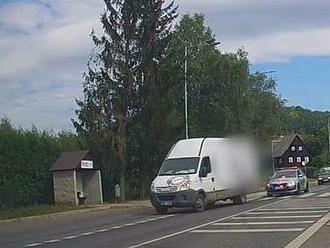 VIDEO: Kradenou dodávku pomohl vypátrat českolipským policistům dobrovolný hasič