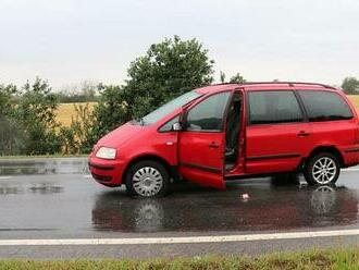 Střelba na Tachovsku. Ujíždějící auto zastavilo až s prostřelenými pneumatikami