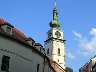 VIDEO: Největší hodiny ve střední Evropě mlčí, třebíčský skvost se porouchal