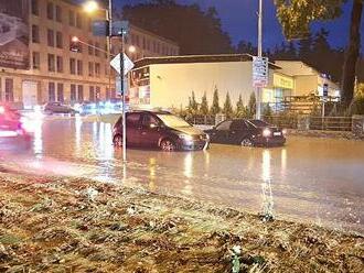 Část republiky zasáhnou velmi silné bouřky. Meteorologové zpřísnili výstrahu