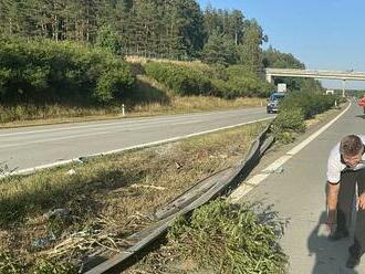 Na dálnici zemřely dvě děti i s otcem. Tragédii zřejmě přispěla stará svodidla