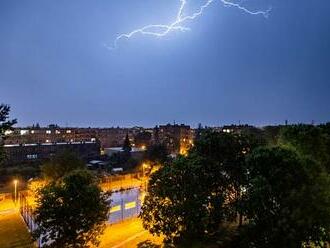 V Čechách v pátek hrozí silné bouřky a přívalový déšť, varují meteorologové