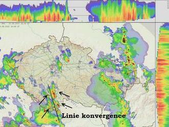 Počasí, bouřky: Nejnebezpečnější situace aktuálně probíhá v jižních Čechách, kde se bouřky vyvinuly na linii konvergence  .