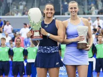 Kvalifikantka zavŕšila parádny týždeň trofejou. Uchmatla ju Kvitovej