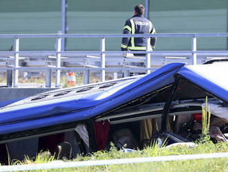 Štyroch zranených z havarovaného autobusu v Chorvátsku letecky prepravili do Poľska