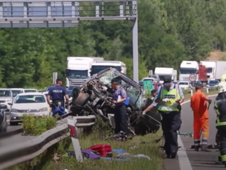 Pri hrozivej nehode na chorvátskej diaľnici zahynul Slovák, sedem ľudí je zranených