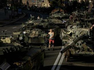 Vojna na Ukrajine nie je ani v polčase, obáva sa expert po pol roku jej trvania