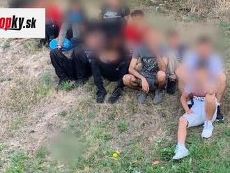 Polícia po nehode vypátrala vo Veľkom Krtíši 16 osôb, pravdepodobne migrantov