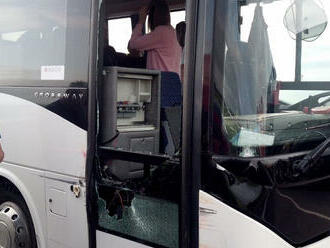 Bez zranění se obešla ranní nehoda os. auta a autobusu plného dětí, které jely s doprovodem na…