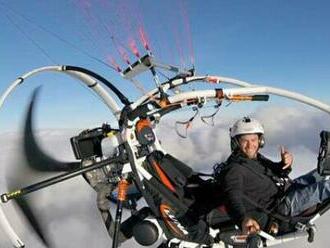 Pohodlne sa usaďte. A už len leťte. Tandem motorový paragliding.