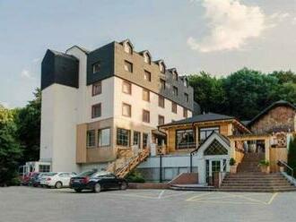 Hotel West**** - ubytovanie pre 2 osoby v izbe SUPERIOR   s raňajkami.