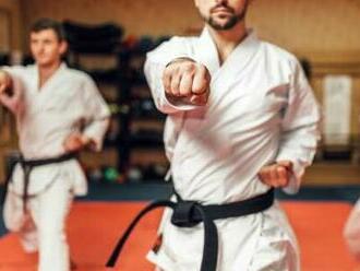 Tréningy tradičného karate alebo kobudo, s ktorými sa naučíte brániť