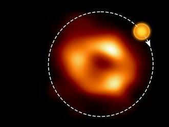 Astronomové detekovali bublinu plynu obíhající kolem superhmotné černé díry v centru naší Galaxie