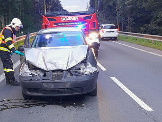 Na silnici I/10 u obce Malá Skála zasahují jednotky u dopravní nehody osobního automobilu a…