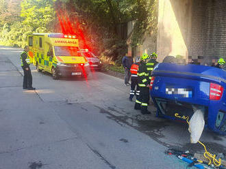 K dopravní nehodě osobního automobilu, který skončil na střeše, vyjela jednotka HZS Kladno do…