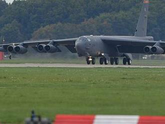 Přílet obra: Bombardér B-52 přistál v Ostravě, Dny NATO slibují i další taháky