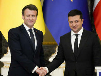 Zelenskyj a Macron sa zhovárali o podpore ukrajinskej obrany a inšpekcii MAAE