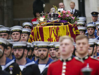 Svet sa lúči s kráľovnou Alžbetou II., vo Veľkej Británii sa koná štátny pohreb  