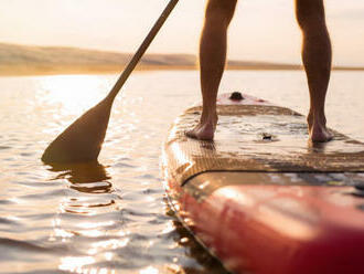 Muž priplával do Estónska na paddleboarde, chcel utiecť pred mobilizáciou v Rusku