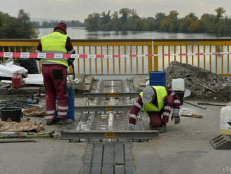 Popradský most nad cestou I/66 podoprú