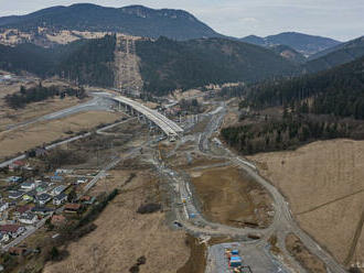 Diaľničný úsek pri Ružomberku sa nedostavia