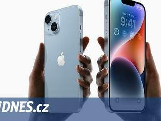 Malý, nebo velký, je to jedno. I o zvětšený iPhone 14 je mizivý zájem