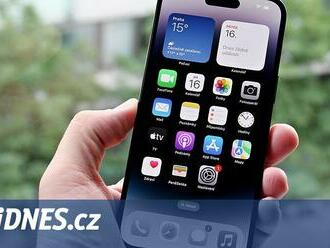 Apple upouští od zvýšení výroby iPhonů, poptávka po nich slábne