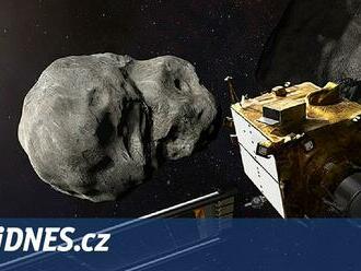 NASA testovala obranu Země před vesmírným tělesem, sonda zasáhla asteroid