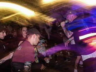 Pískem zněl po letech hardcore punk. V domě U Slona zahráli Unravel, Hopes a další