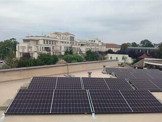 Město Mladá Boleslav zajistilo fotovoltaické panely na střechu ekocentra