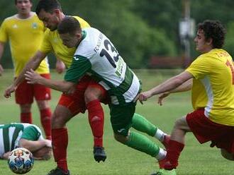 Boj o fotbalistu končí u právníka. Jsou to manýry jako u STB, zlobí se šéf klubu