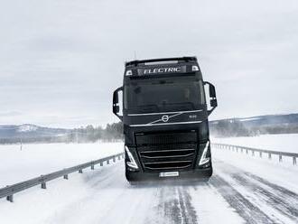 Volvo Trucks testuje přepravu rudy elektrickými náklaďáky