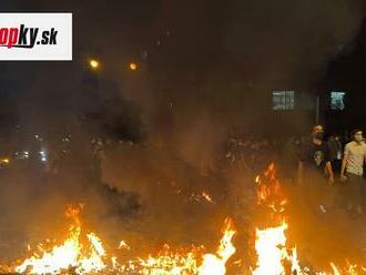 VIDEO Protesty v Iráne: Desiatky obetí, oheň v uliciach a žiadny internet, nepokoje postihli aj Európu