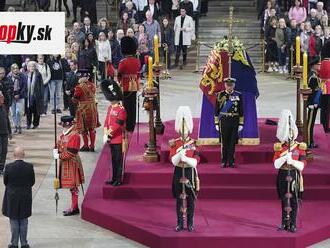 Deti zosnulej kráľovnej Alžbety II. držali stráž pri jej rakve